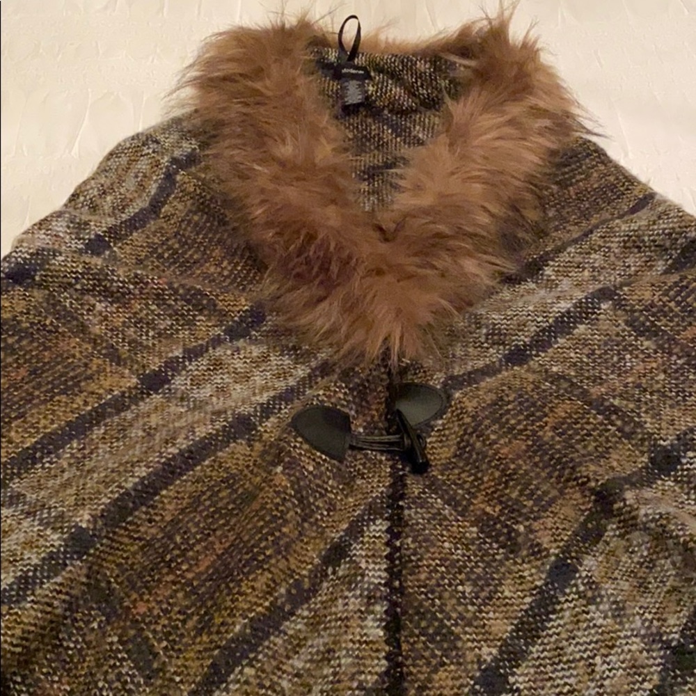 Poncho - Picture 2 of 3